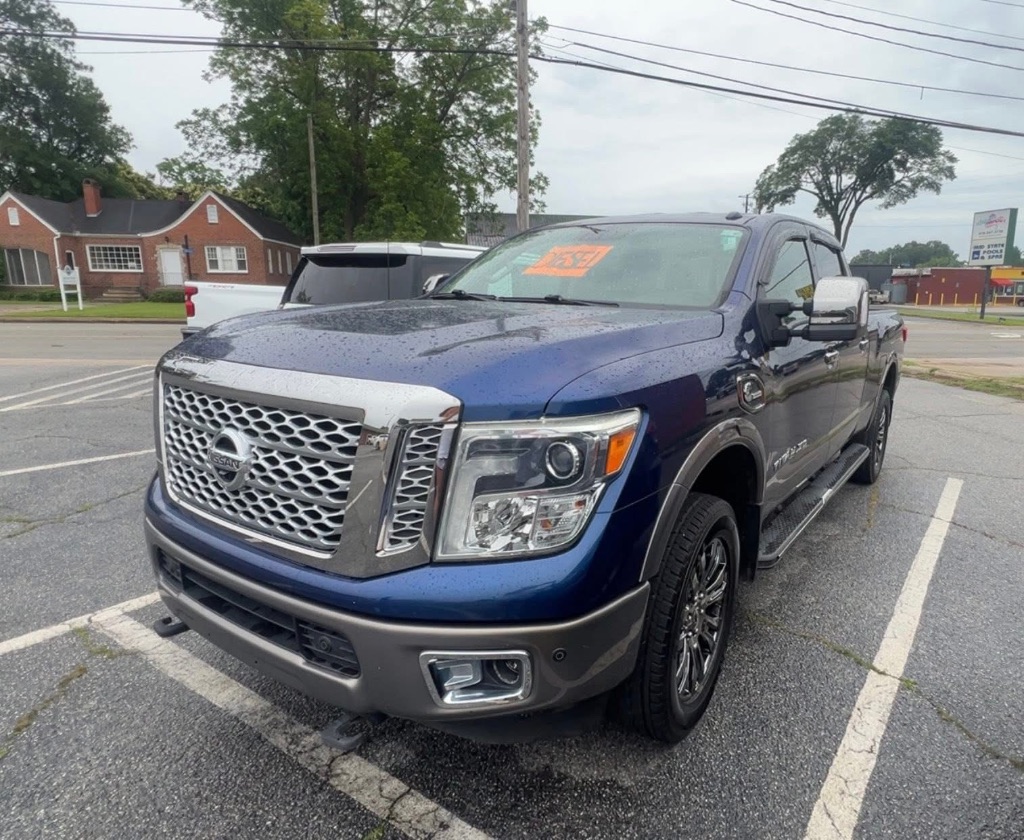 2016 Nissan Titan XD Platinum Reserve's photo