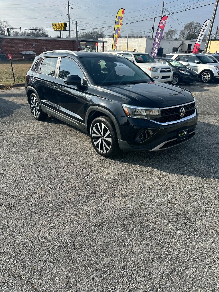 2022 Volkswagen Taos SE's photo