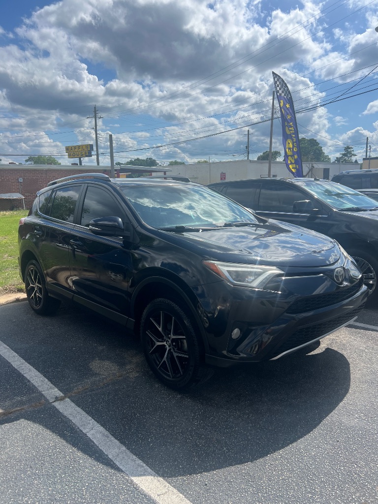 2018 Toyota RAV4 SE's photo