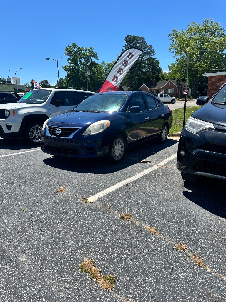 2013 Nissan Versa 1.6 S AT's photo